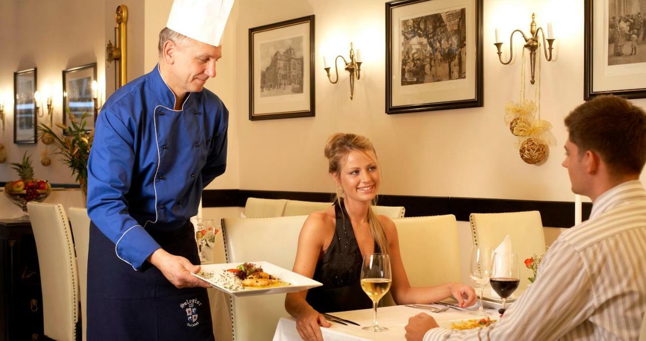 Salvator Hotel カルロヴィ・ヴァリ エクステリア 写真